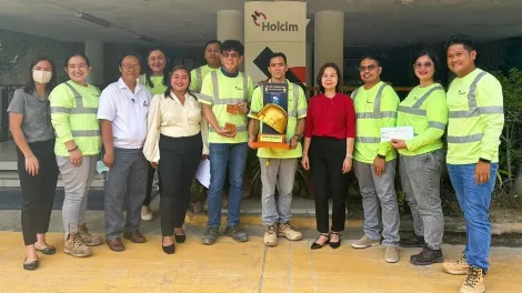 holcim-la-union-award-from-dole.jpg
